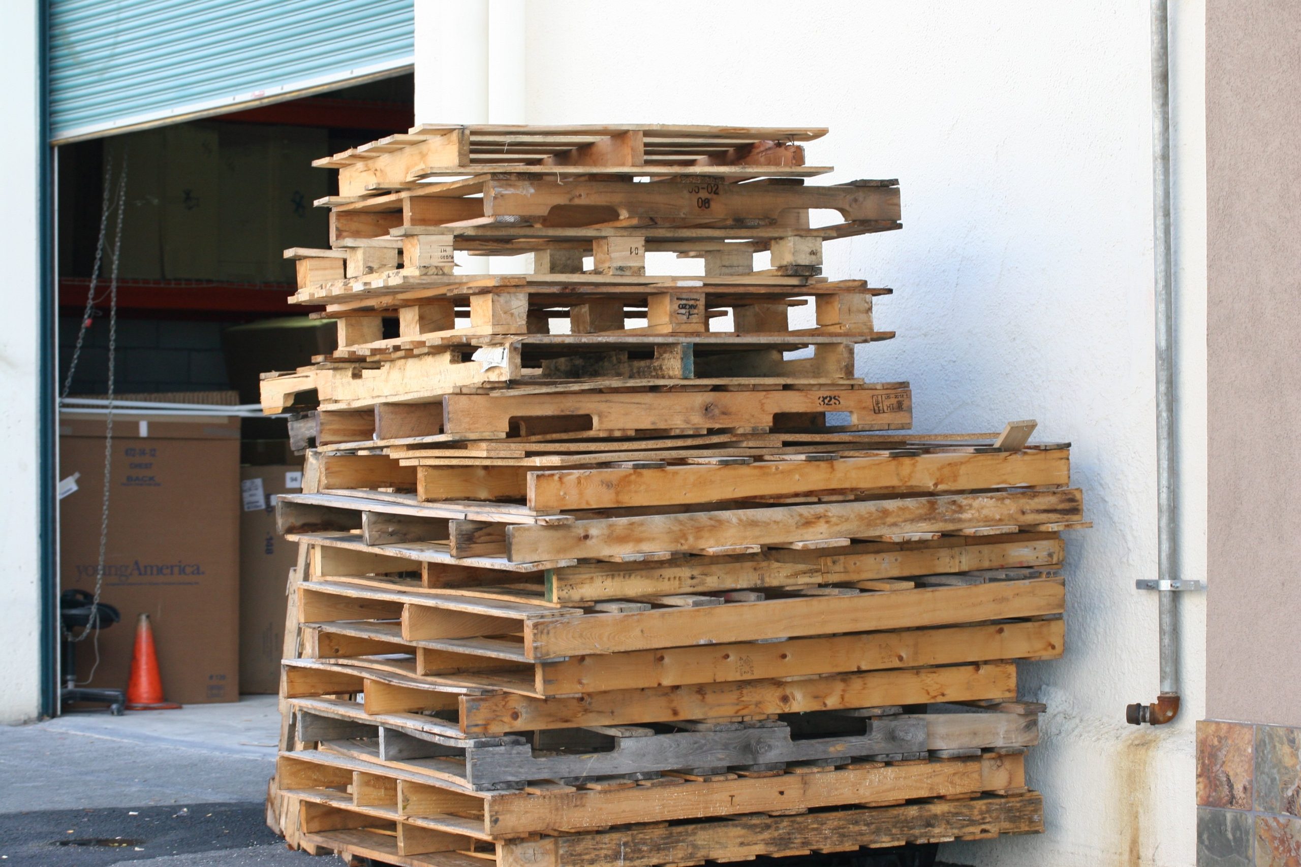 Commercial Pallet Removal That Enhances Efficiency And Clears Unwanted Wooden Waste
